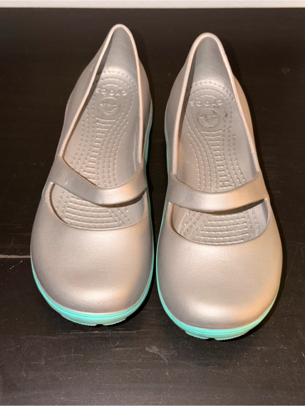 CROCS Metallic Silver Mary Jane Flats with Mint Green Soles Size 9